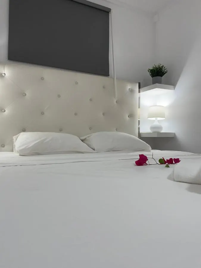 Apartamentos Elena Lajares 0*,